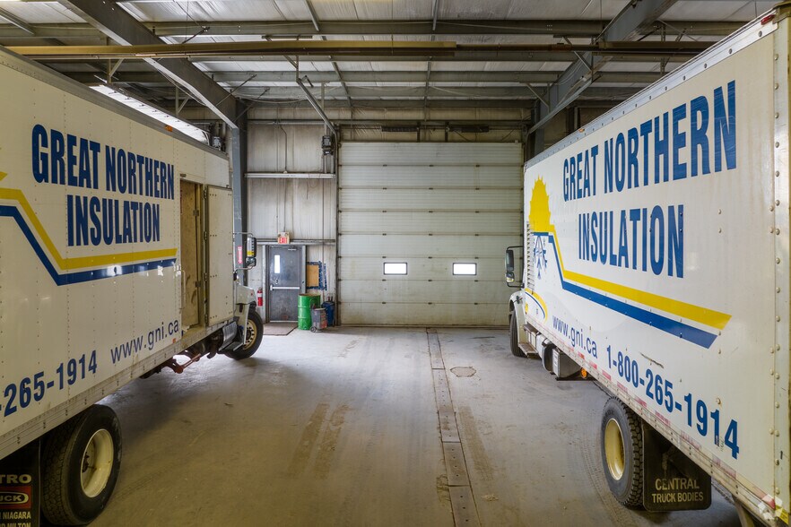 More Photos Of 921 Keyes Dr, Woodstock Warehouse For Lease