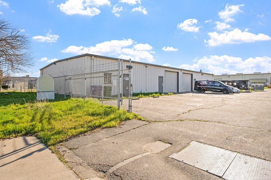 More Photos Of 460 Airpark Rd, Atwater Warehouse For Lease