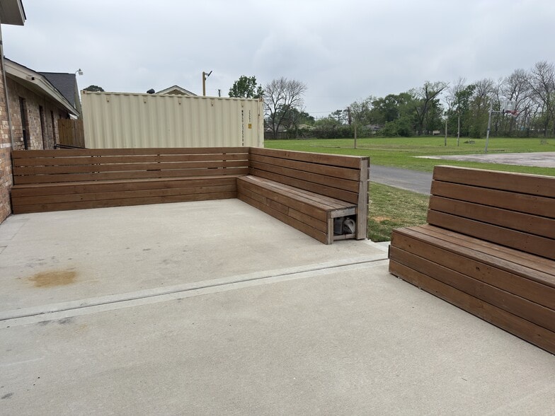 More Photos Of 618 Baca St, Houston Religious Facility For Sale