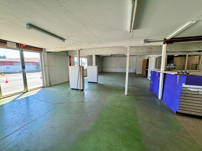 More Photos Of 405 S National Ave, Bremerton Service For Sale