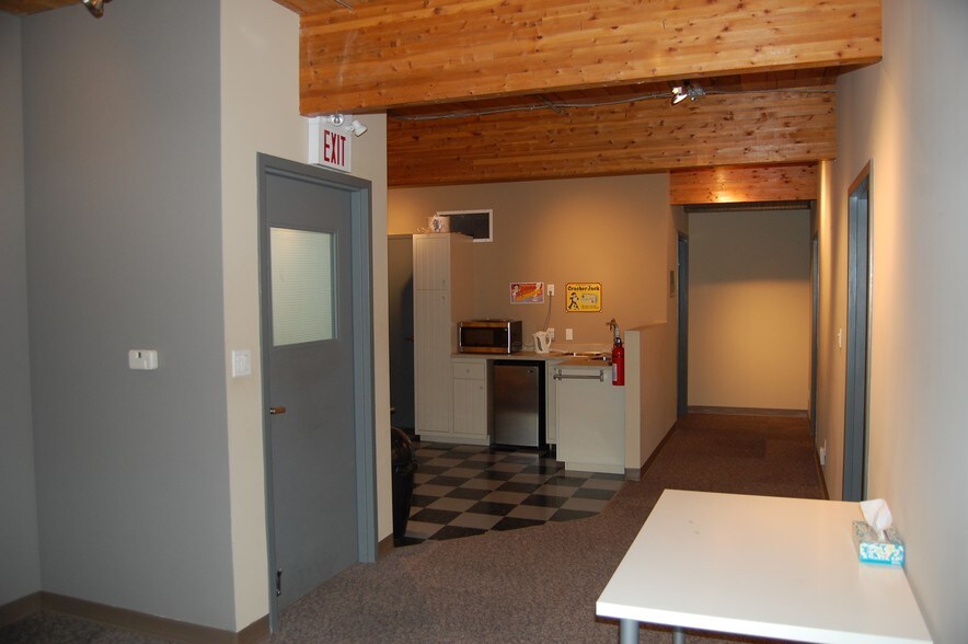 More Photos Of 4133-4161 98th St NW, Edmonton Flex For Lease