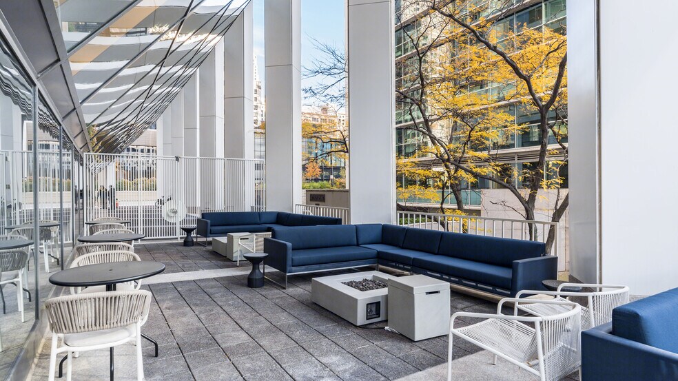 More Photos Of 200 S Wacker Dr, Chicago Office For Lease