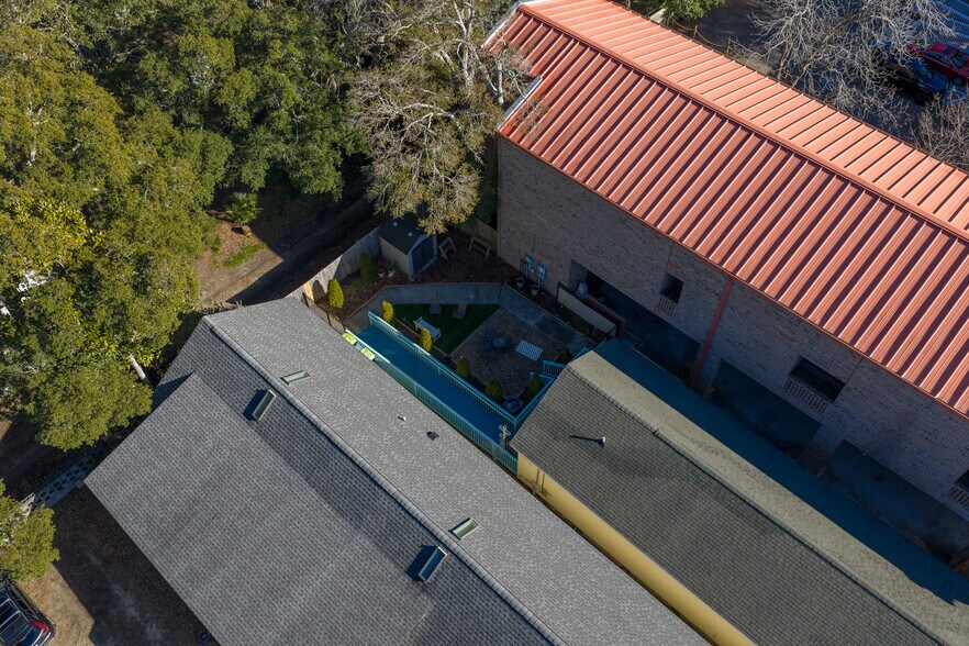More Photos Of 414 N Howe St, Southport Office For Sale