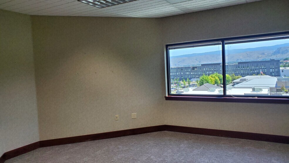 More Photos Of 123 Easy St, Wenatchee Office For Lease