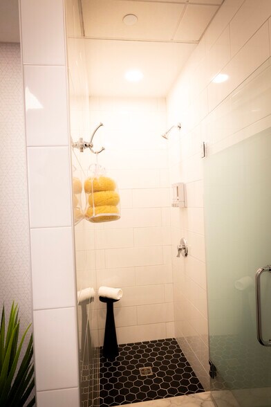 More Photos Of 175 Pinelawn Rd, Melville Office For Lease