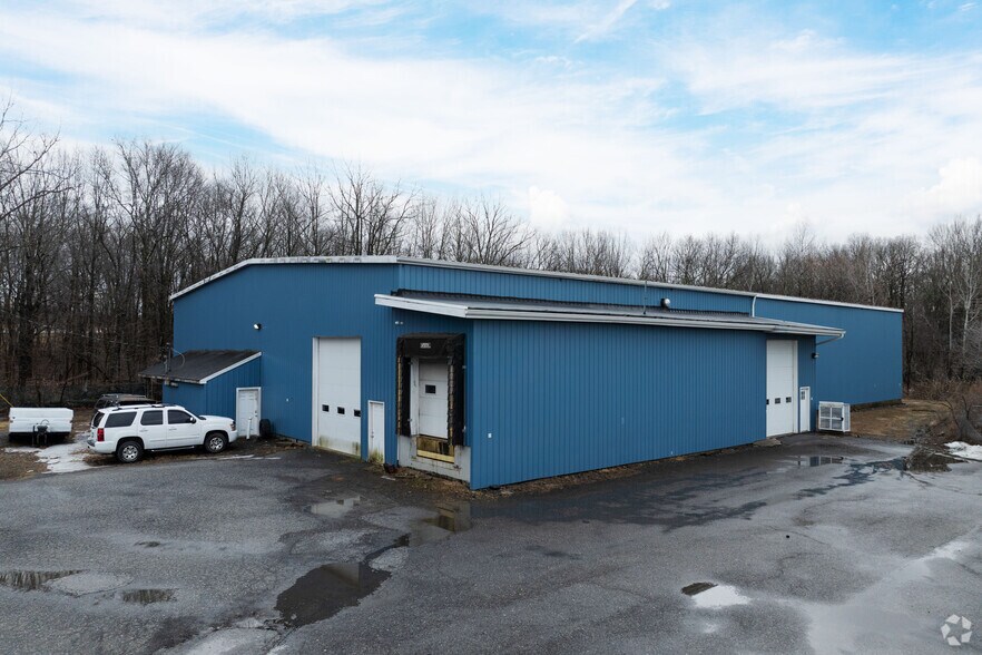 More Photos Of 5 Orchard Dr, Gardiner Warehouse For Lease