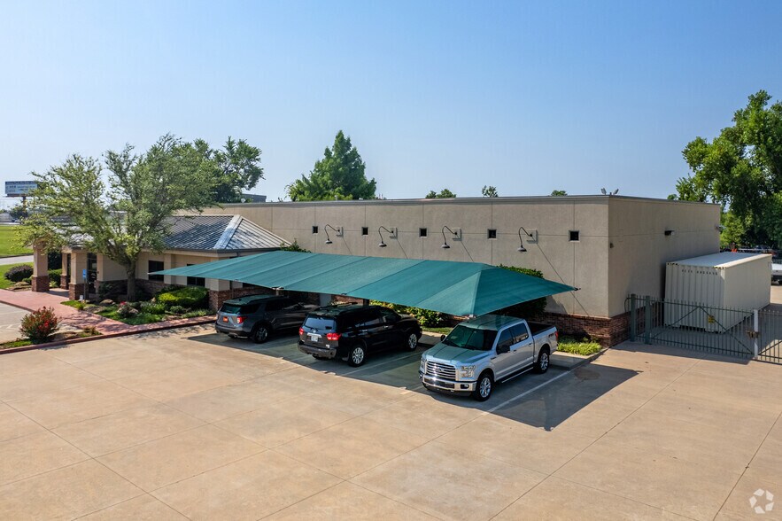 More Photos Of 3101 S Lakeside Dr, Oklahoma City Light Distribution For Lease