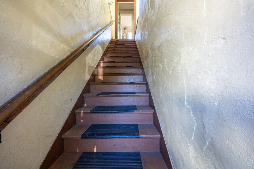 More Photos Of 535-539 Main St, Half Moon Bay Storefront Retail Residential For Sale