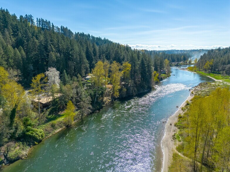 More Photos Of 1325 E Columbia River Hwy, Troutdale Restaurant For Sale