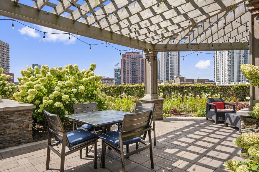 More Photos Of 300 N Canal St, Chicago Apartments For Lease