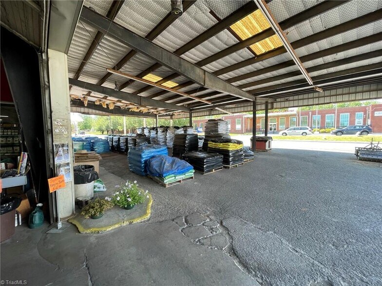 More Photos Of 607 Main, Pilot Mountain Storefront Retail Residential For Sale