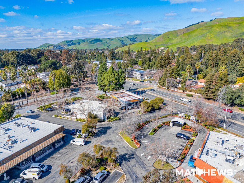 Primary Photo Of 39925 Mission Blvd, Fremont Service Station For Sale