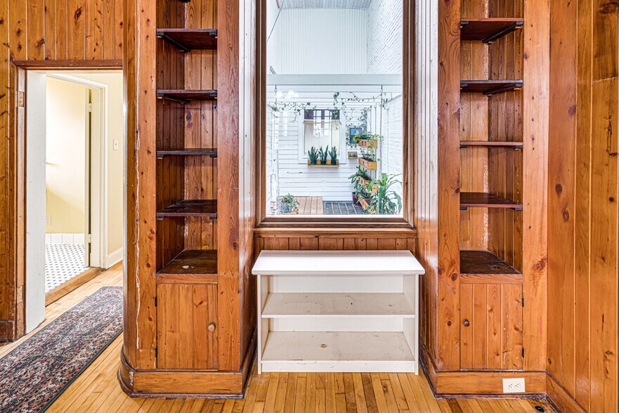 More Photos Of 339 Madison Ave, Memphis Storefront Retail Office For Sale
