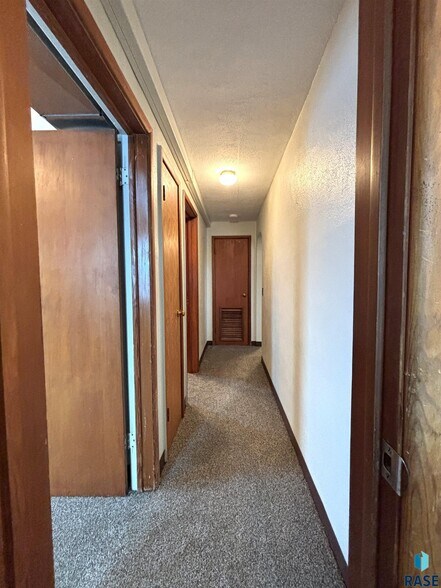 More Photos Of 118 N Broadway Ave, Miller General Retail For Sale