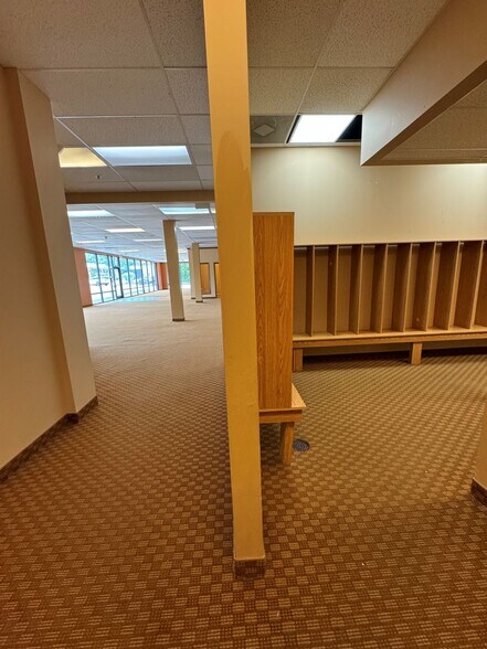 More Photos Of 827 N Washington St, Naperville Freestanding For Lease