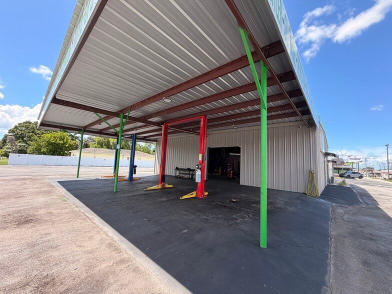 More Photos Of 5100 34th St N, Saint Petersburg Auto Repair For Sale