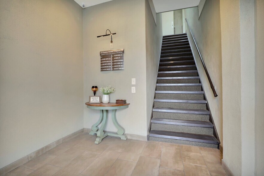 More Photos Of 375 Sunrise Hwy, Lynbrook Storefront Retail Office For Lease