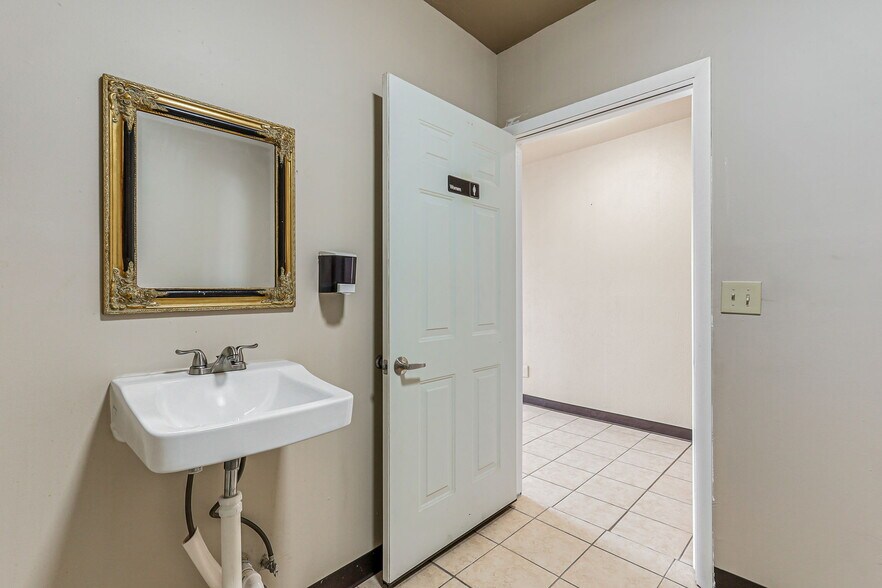 More Photos Of 2222 Bassett Ave, El Paso Storefront Retail Residential For Sale