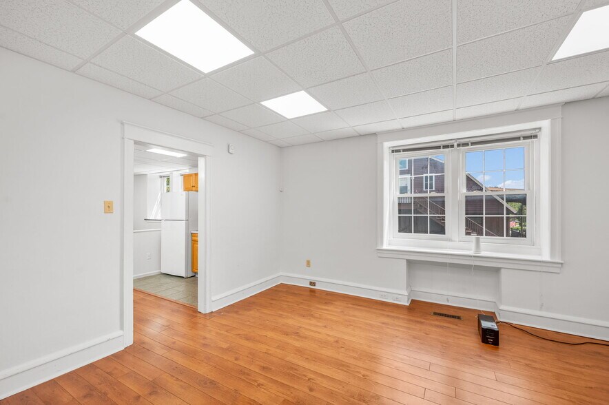 More Photos Of 3519 E Main St, Morgantown Office Residential For Lease