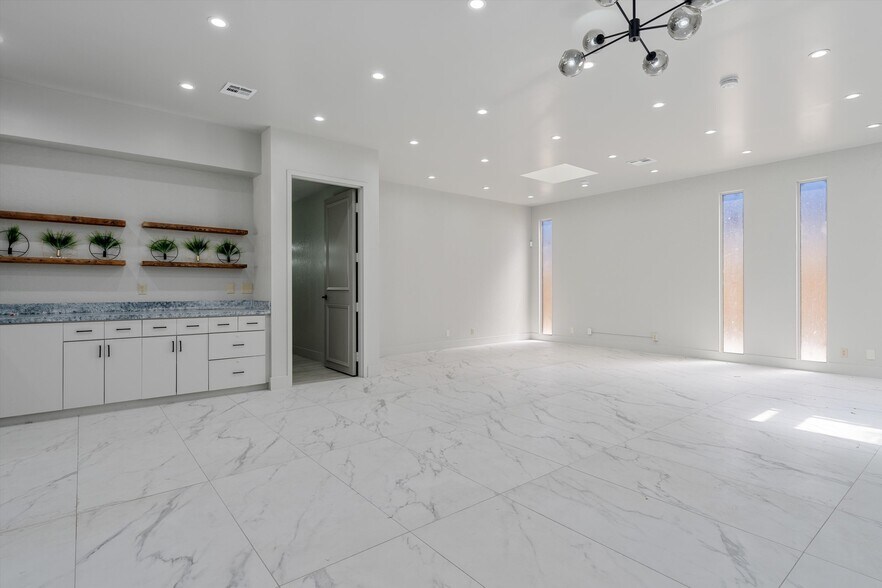 More Photos Of 2100 E Tahquitz Canyon Way, Palm Springs Medical For Lease