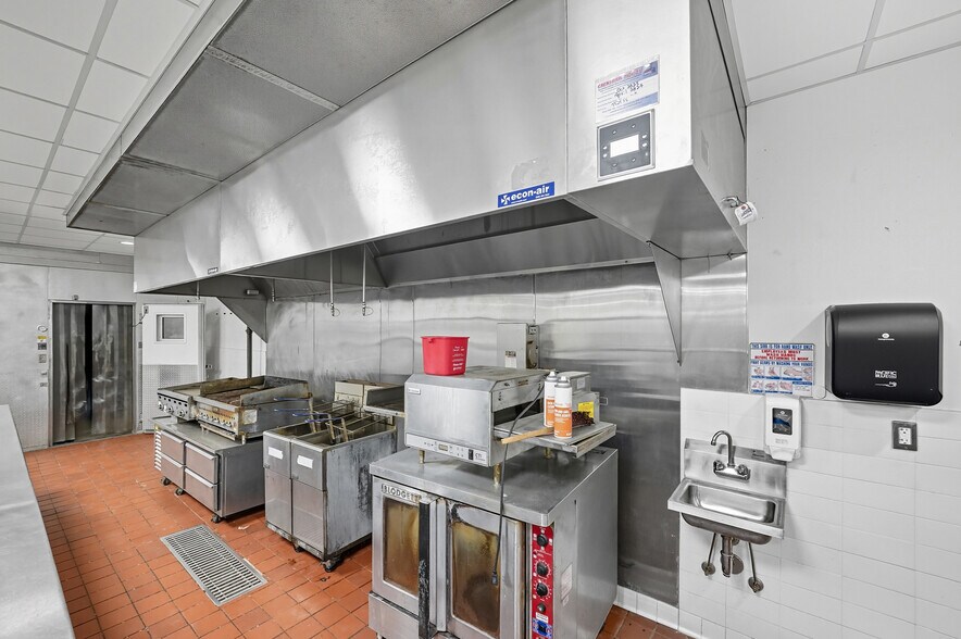 More Photos Of 20 W Adams St, Jacksonville Apartments For Lease