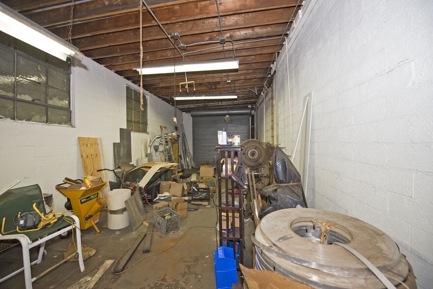 More Photos Of 2 Rossmore Ave, Central Islip Warehouse For Lease