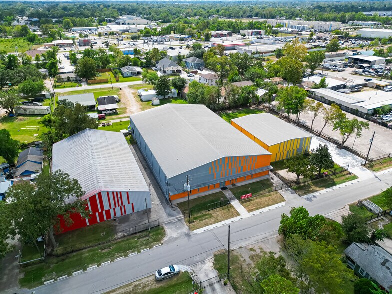 More Photos Of 2202 Lone Oak Rd, Houston Health Club For Sale