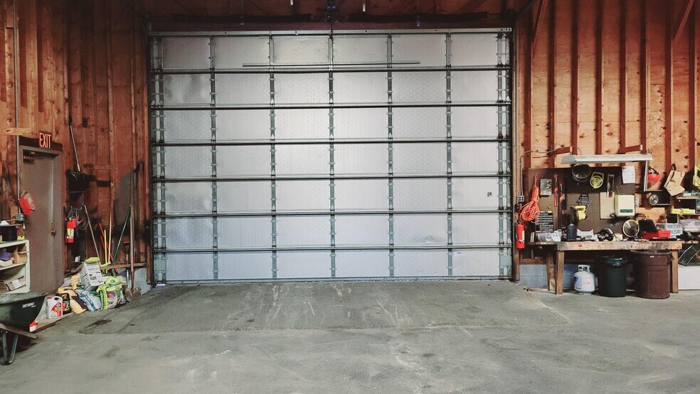 More Photos Of 550 Goodrich Rd, Bellevue Light Distribution For Sale