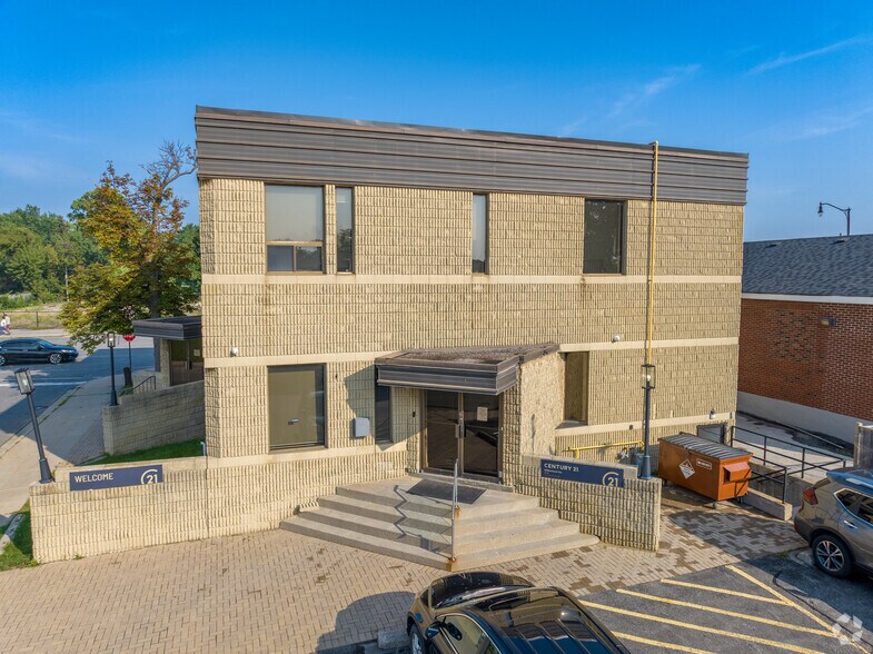 More Photos Of 181 Queen St E, Brampton Office For Sale