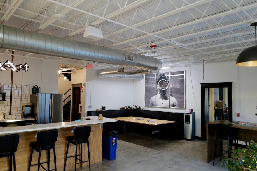 More Photos Of 6161 N Hillside Ave, Indianapolis Loft Creative Space For Lease