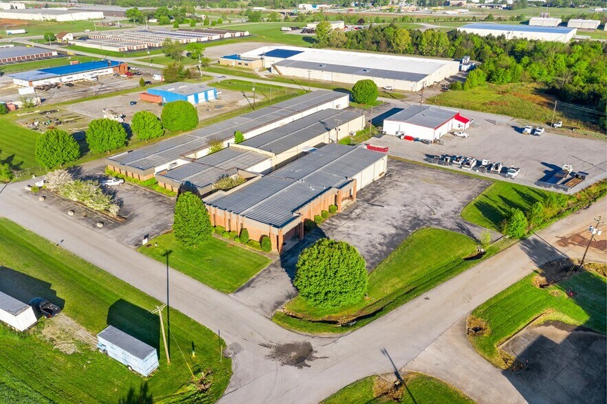 More Photos Of 208 Bradshaw Pike, Hopkinsville Light Distribution For Lease