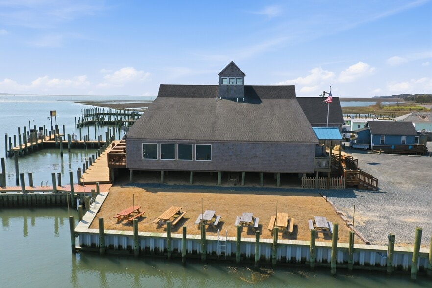 More Photos Of 17 Atlantic Ave, Wachapreague Restaurant For Sale