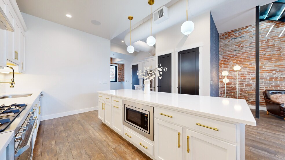 More Photos Of 3700 N Franklin St, Denver Office For Sale