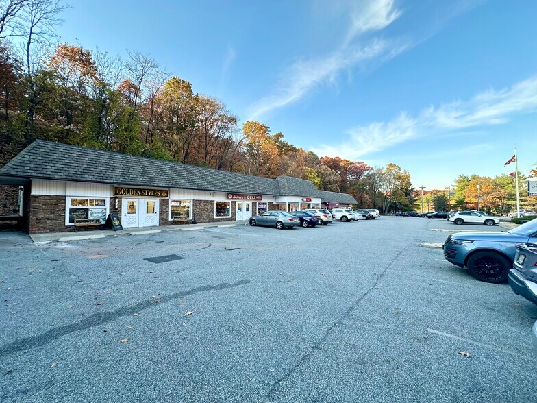 More Photos Of 136-154 Rifle Camp Rd, Woodland Park General Retail For Sale
