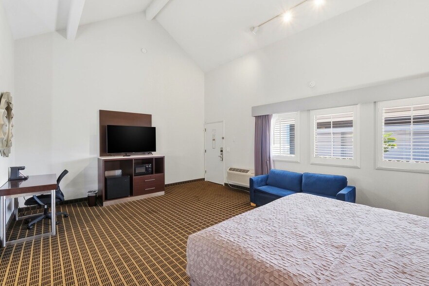 More Photos Of 600 Riverside Ave, Santa Cruz Hotel For Sale