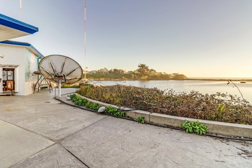 More Photos Of 2300 Portola Dr, Santa Cruz Warehouse For Sale