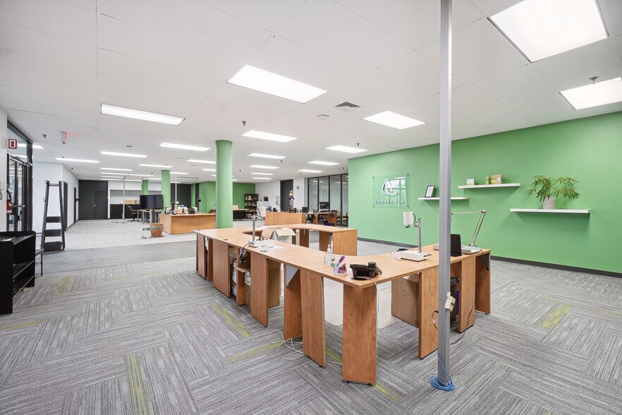 More Photos Of 500 Boul De L'aéroparc, Lachute Manufacturing For Sale