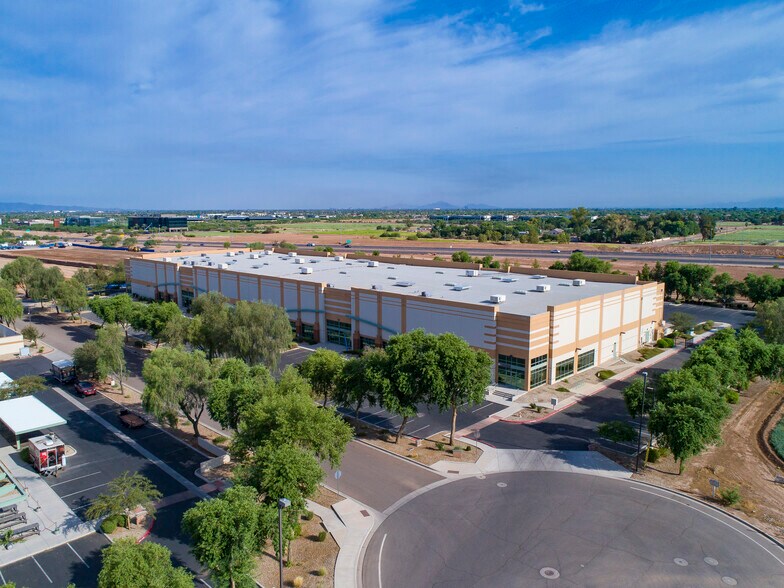 More Photos Of 596 E Germann Rd, Gilbert Warehouse For Lease