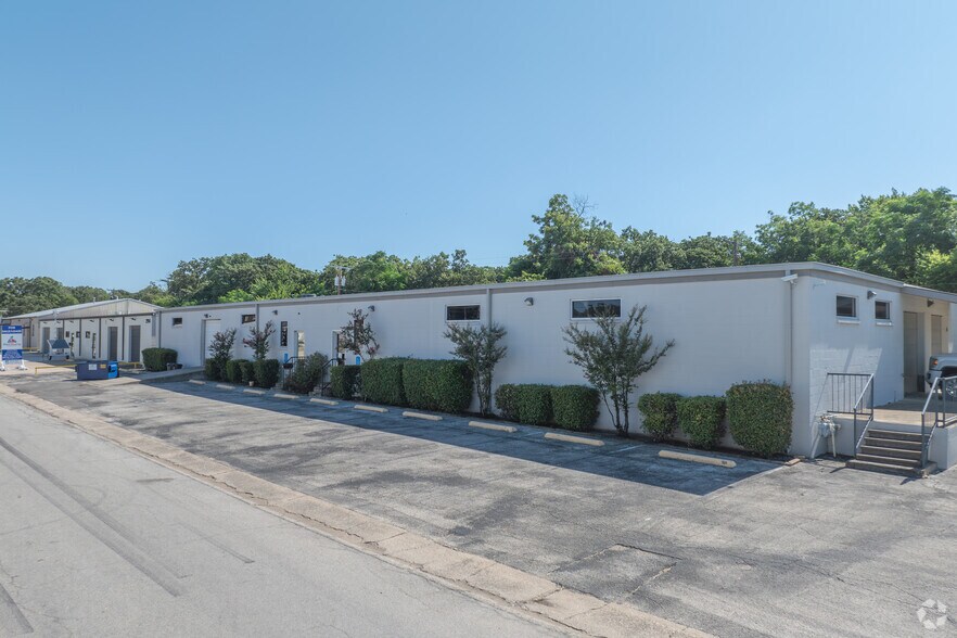 Primary Photo Of 2910 Edith Ln, Haltom City Light Manufacturing For Sale