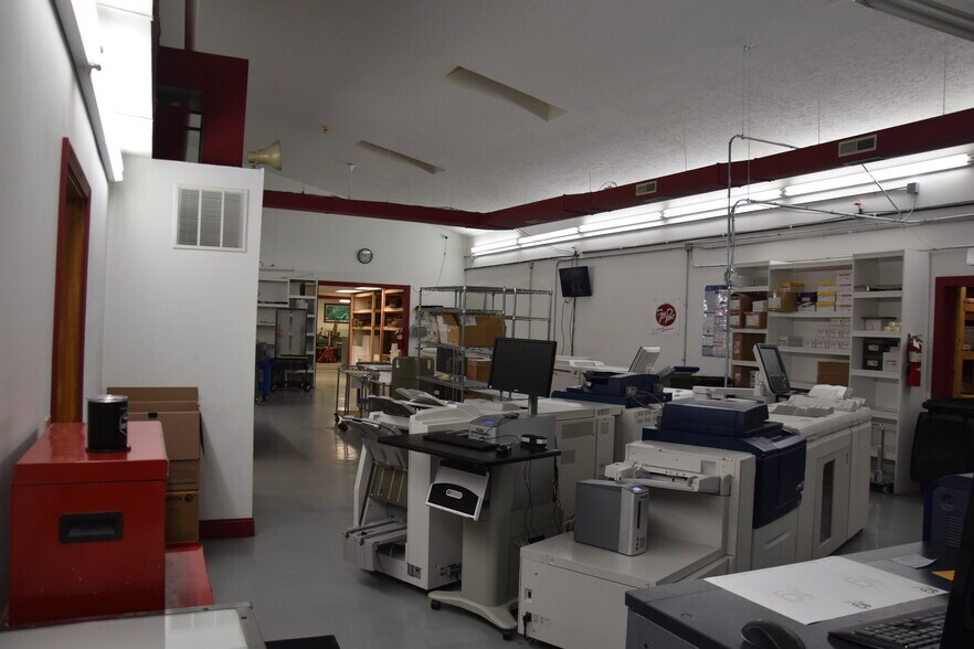 More Photos Of 125 S Westplex Ave, Bloomington Warehouse For Sale