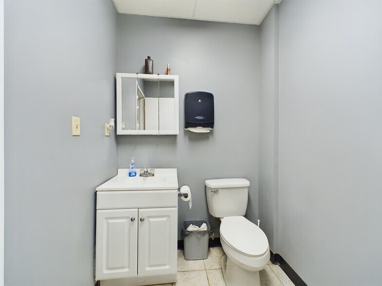 More Photos Of 114 N Broadway St, Greenville Storefront For Lease