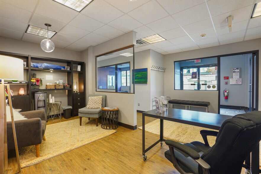 More Photos Of 10 E Willow St, Millburn Office For Lease