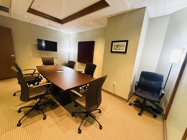 More Photos Of 10600 Chevrolet Way, Estero Office For Lease