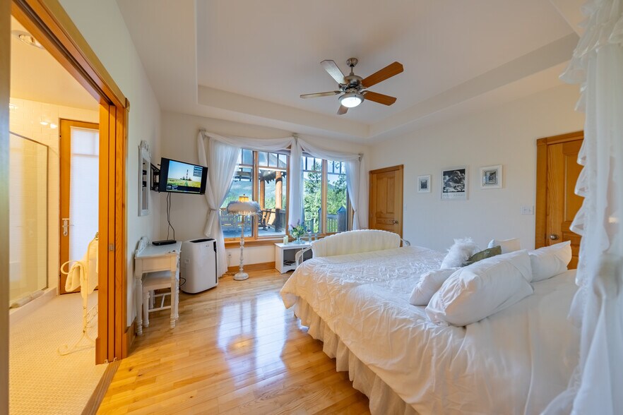 More Photos Of 135 Squire Ln S, Trout Creek Hospitality For Sale