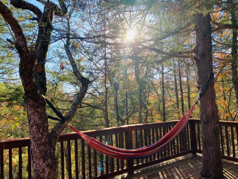 More Photos Of County Road 222, Eureka Springs Hotel For Sale