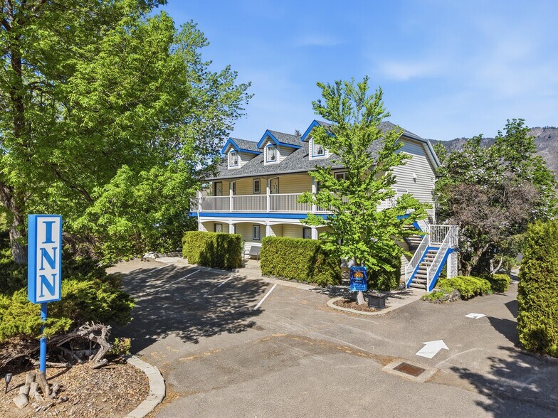 More Photos Of 7001 Savona Access Rd, Thompson-Nicola Hotel For Sale