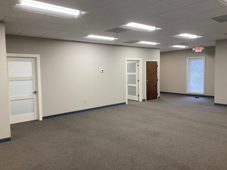 More Photos Of 1411 Plaza West Rd, Winston-Salem Medical For Lease
