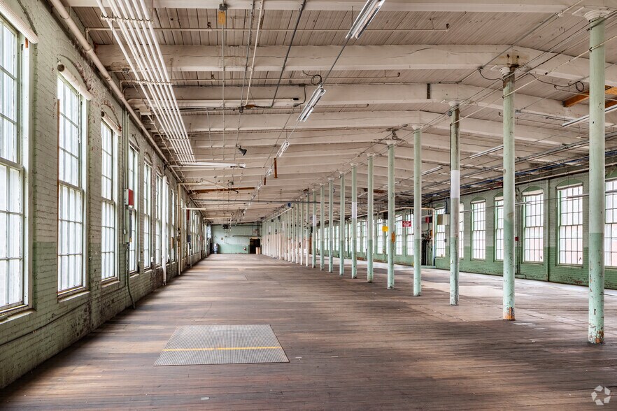 More Photos Of 90 South St, West Warren Manufacturing For Lease