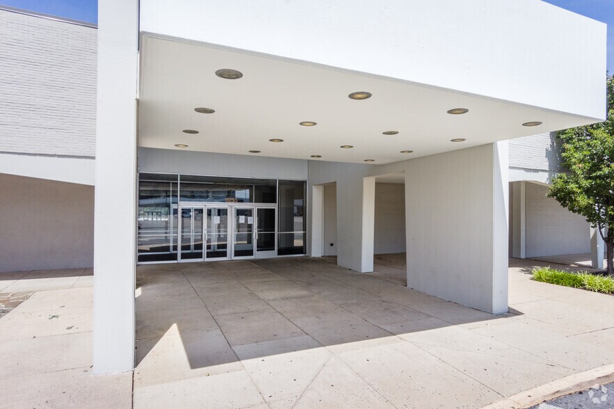 More Photos Of 11255 New Hampshire Ave, Silver Spring Department Store For Lease