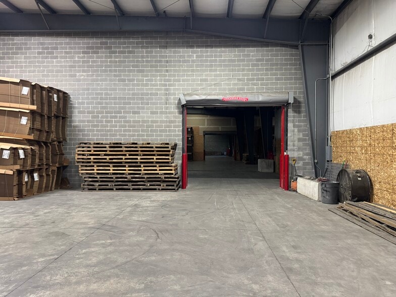 More Photos Of 16121 Business Pky, Hagerstown Warehouse For Lease